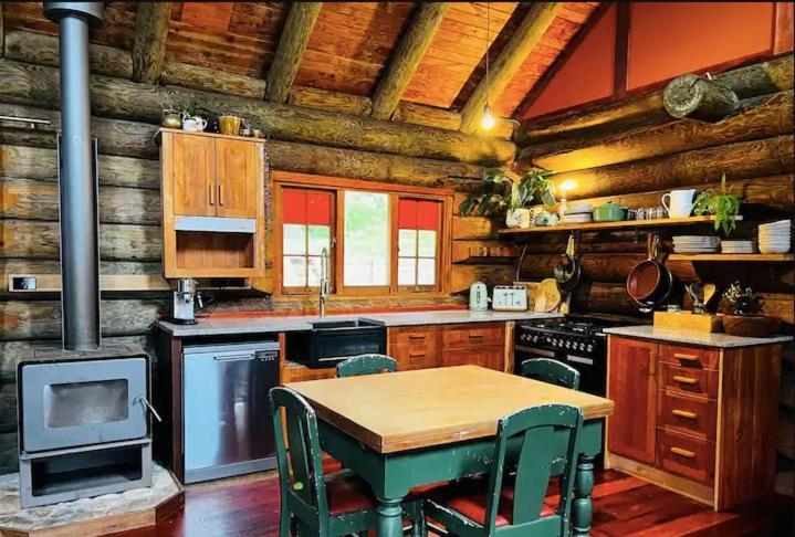 Coromandel Secluded Log Cabin Retreat Hikuai Exterior foto
