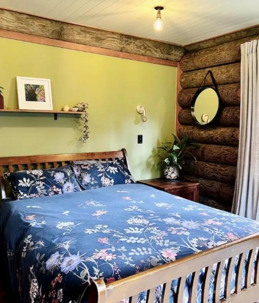 Coromandel Secluded Log Cabin Retreat Hikuai Exterior foto